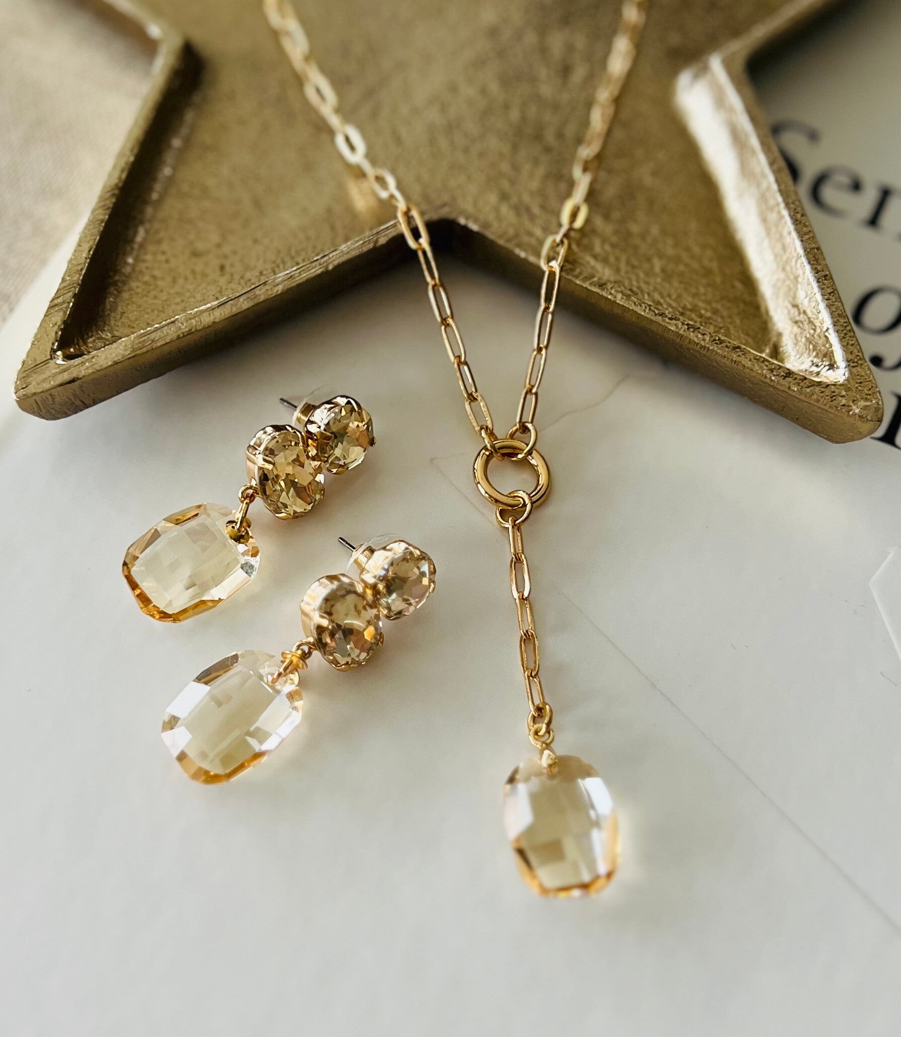Oorbel en ketting champagne set