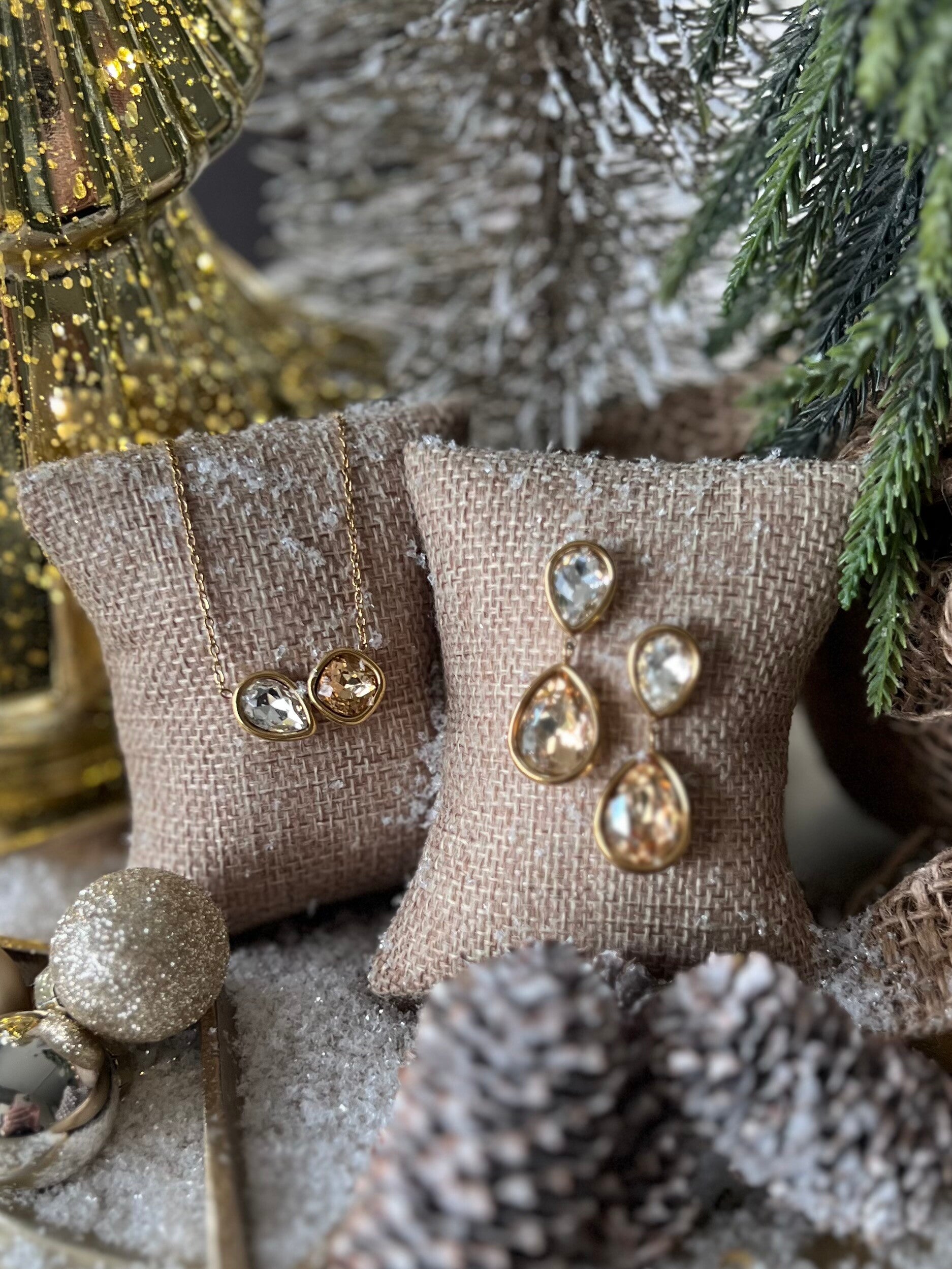 Oorbel en ketting champagne set