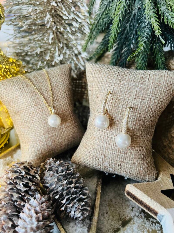 Oorbel en ketting parel set