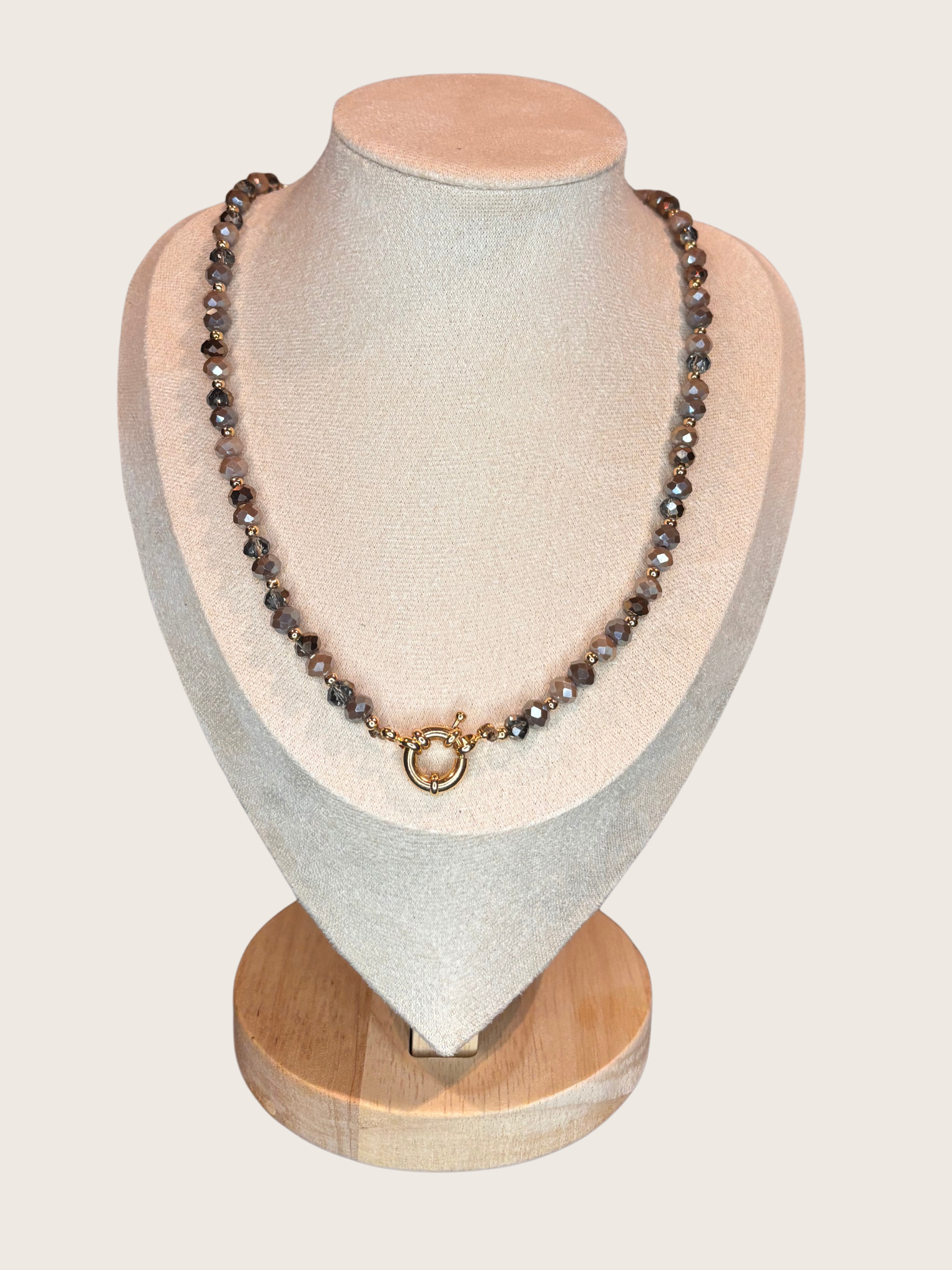 Ketting met bruine beige kralen 2025328