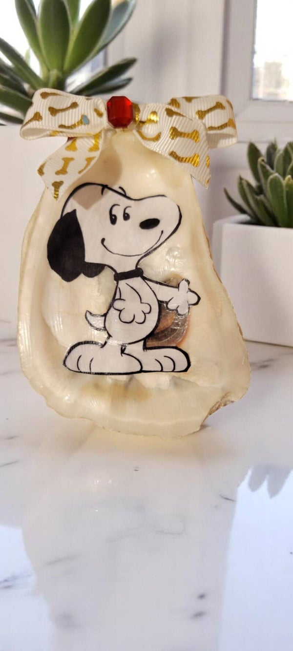 Snoopy Oyster Shell Ornament