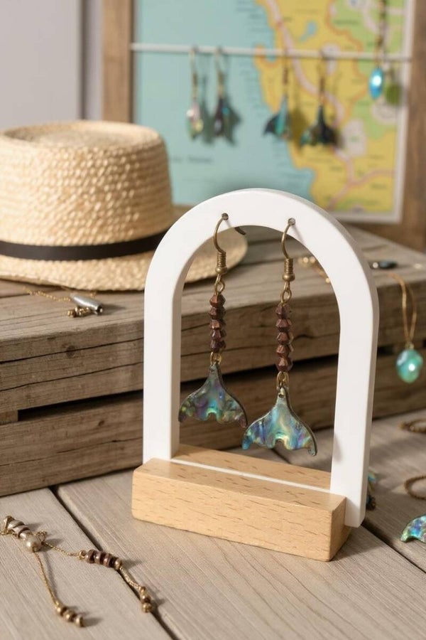 Boucles d'oreilles pendantes "Sirènes", composées de perles en cristal et nacre. Acier inoxydable