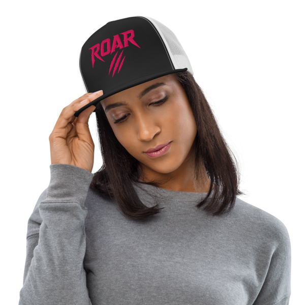 Trucker Cap mit besticktem 3D-Puff Logo in Flamingo, Schriftzug ROAR+Kralle