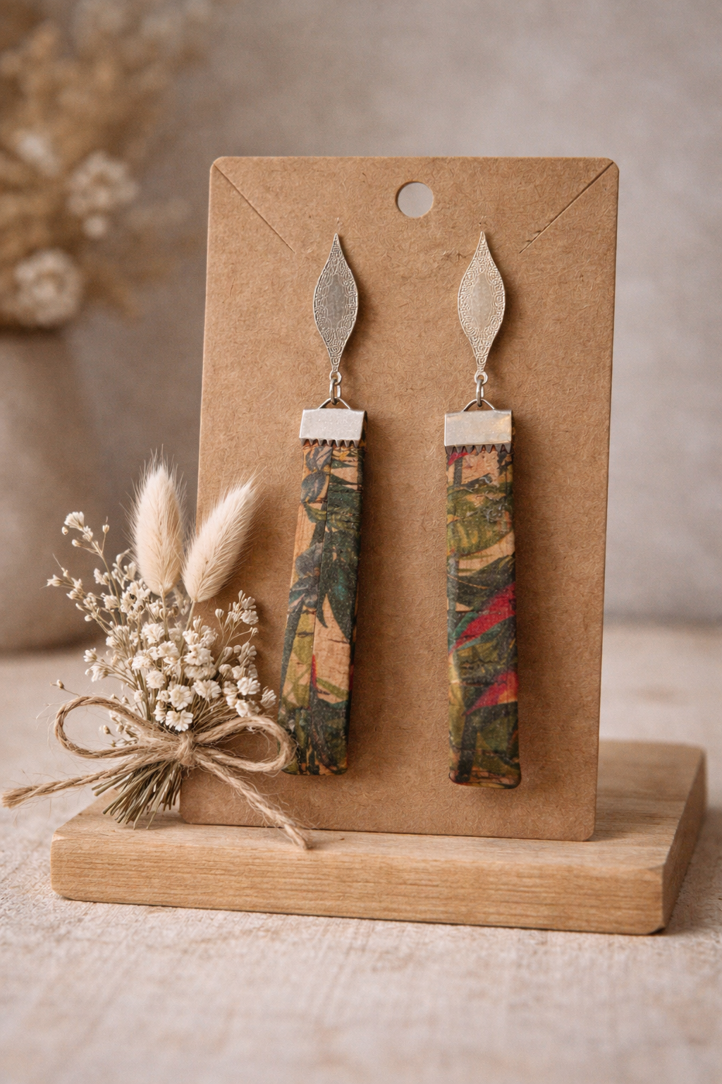 ✨ Boucles d’oreilles artisanales en liège – motif végétal coloré ✨