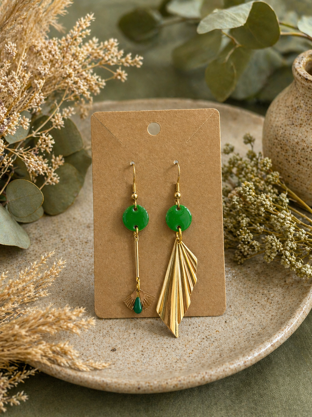 Boucles d’oreilles asymétriques – Doré & Vert éclatant