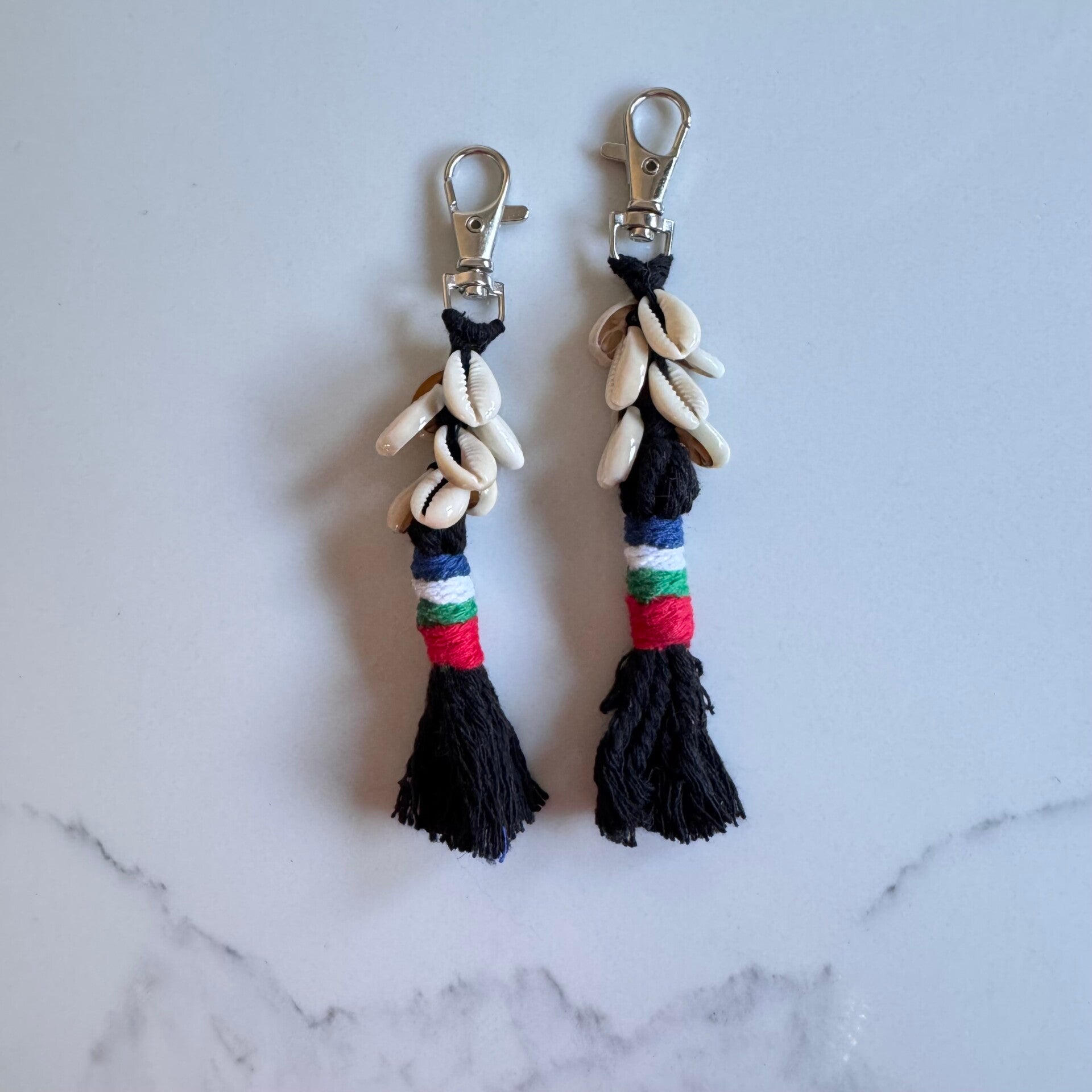 Maluku schelpen sleutelhanger zwart