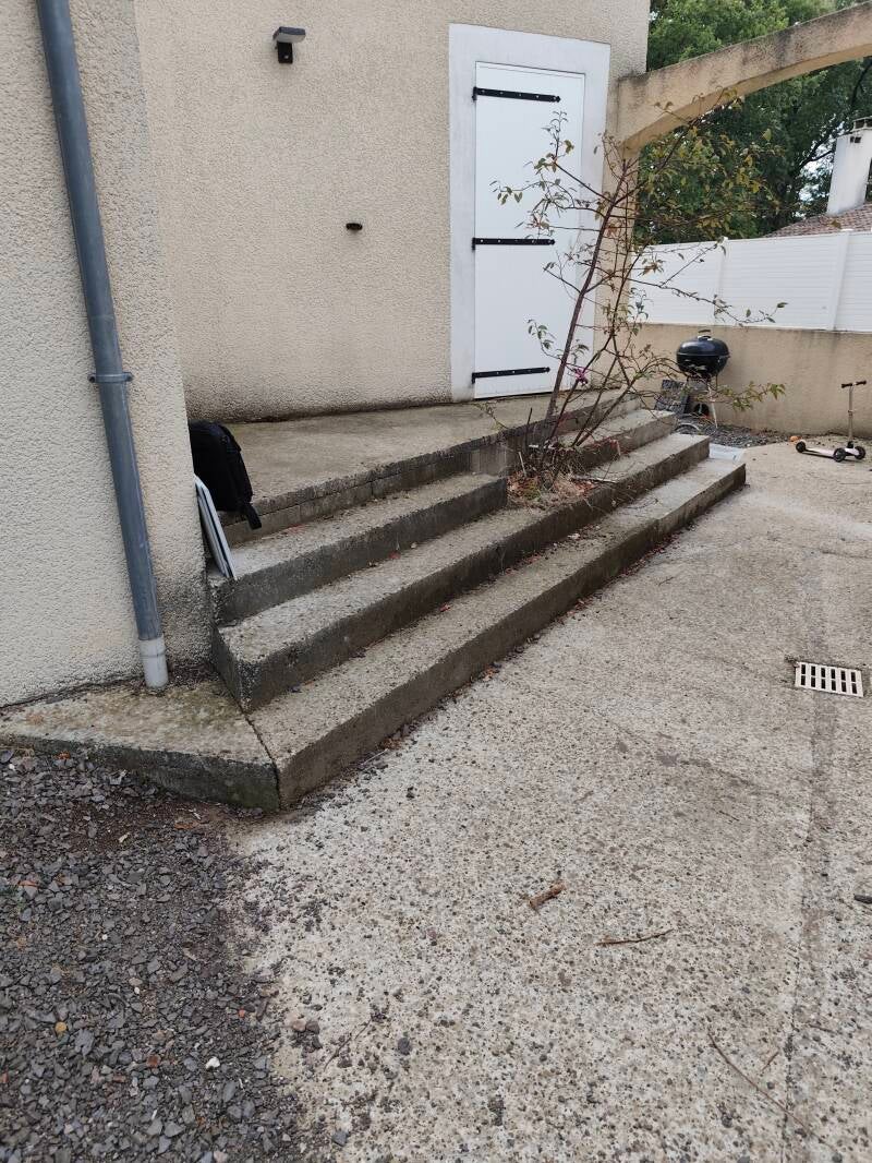 Escaliers ancien en béton 