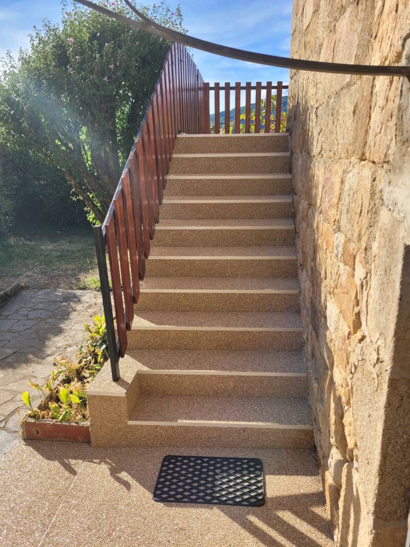 Après escalier moquette de pierre ton pierre.jpg