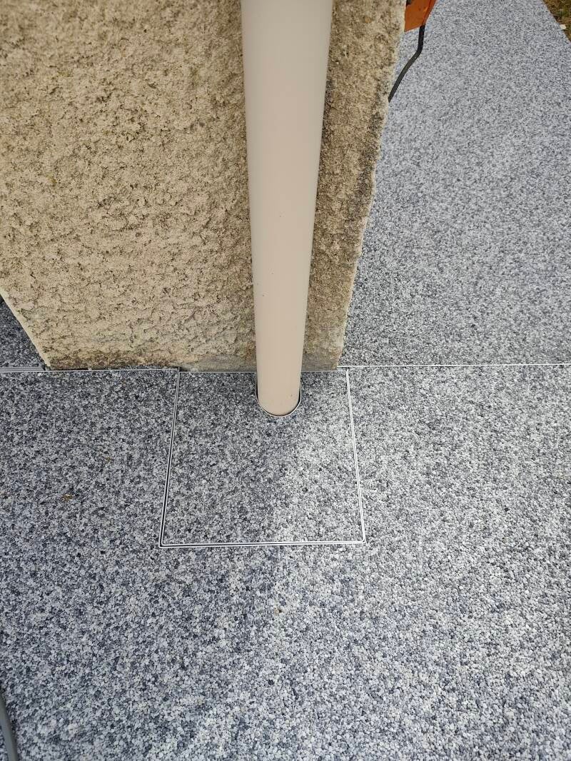 Après regard moquette de pierre gris bleuté 