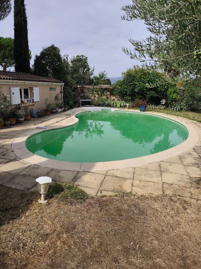 avant rénovation plage piscine 