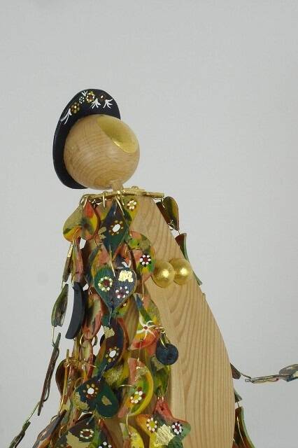 Over the Moon- menselijke sculpturen