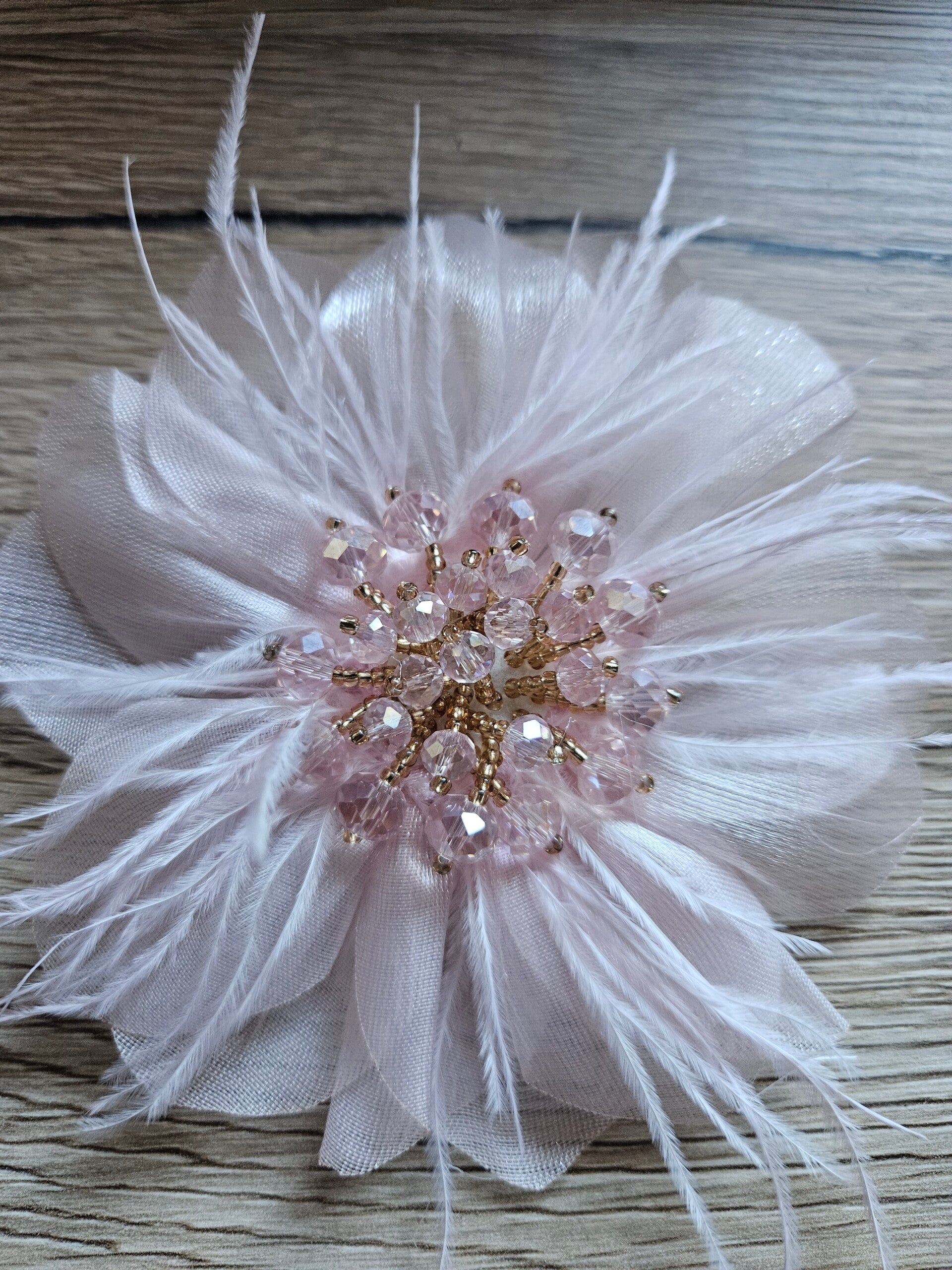 Blüte mit Federn zum Dekorieren vom Binder 10cm
