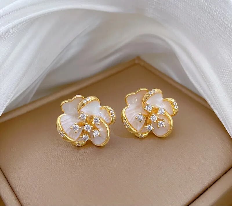 Poppy Gold Earring