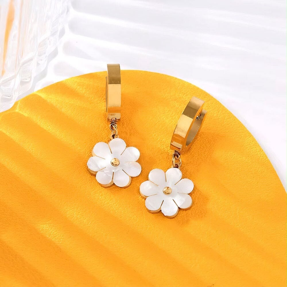 Daisy Dangles Earring