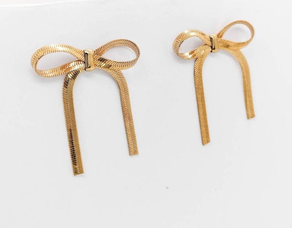 Dainty Gold Bow Earring