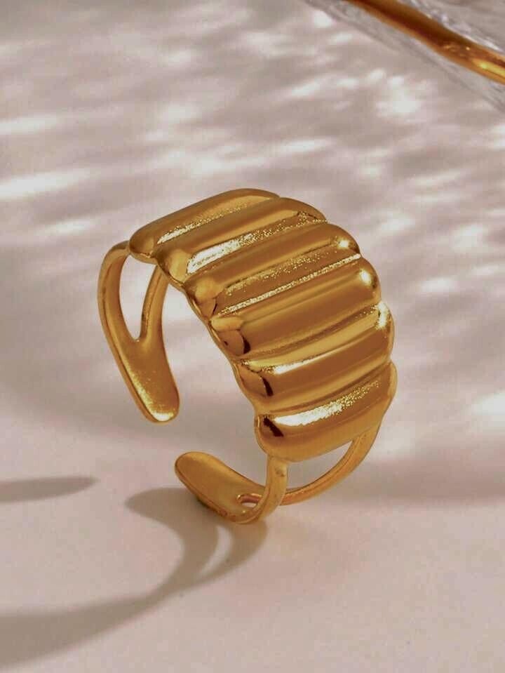 Golden Crest Ring
