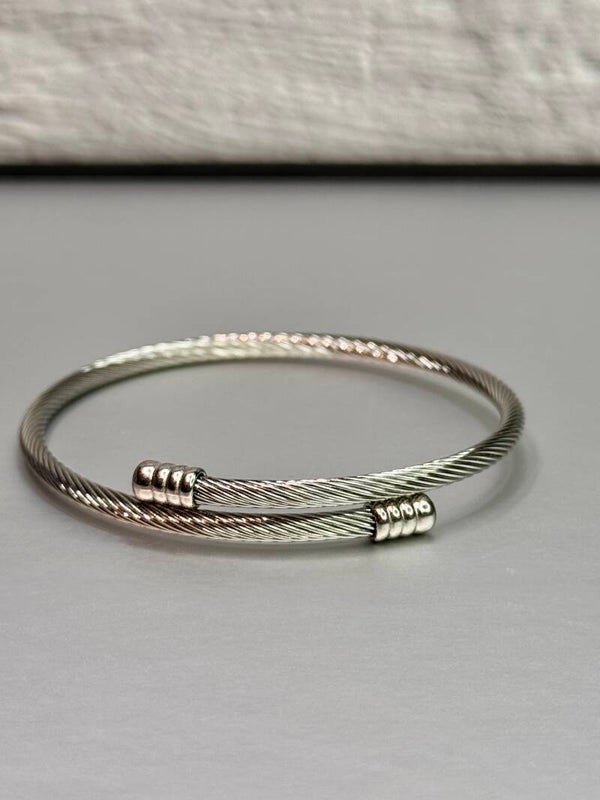 Twisted golden Bangle