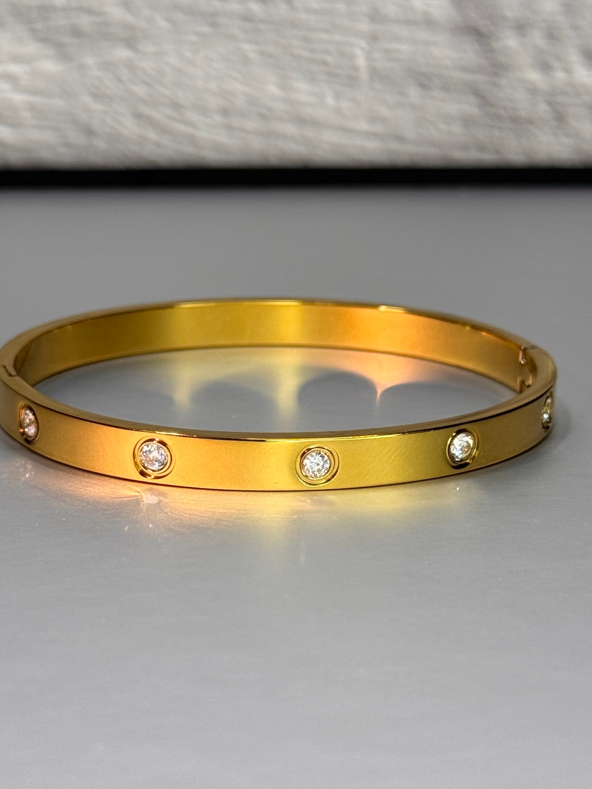 Round Golden white Cartier Bangle