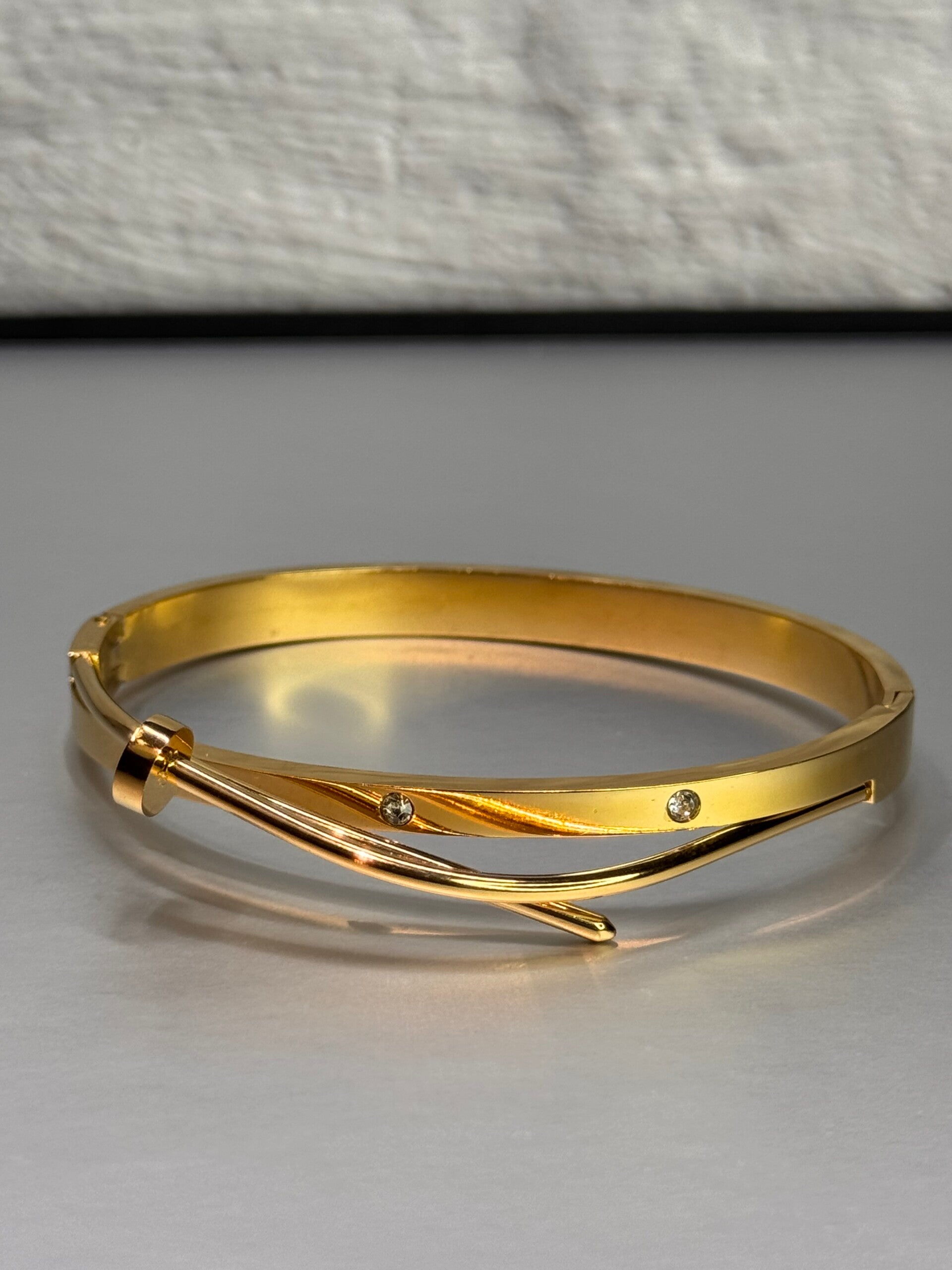 Twisted golden Nail Bangle