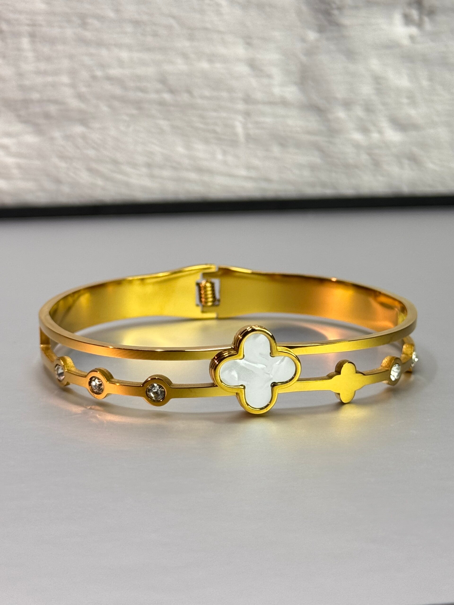 Single white Mira lucky 4 leaf gold clover Bangle