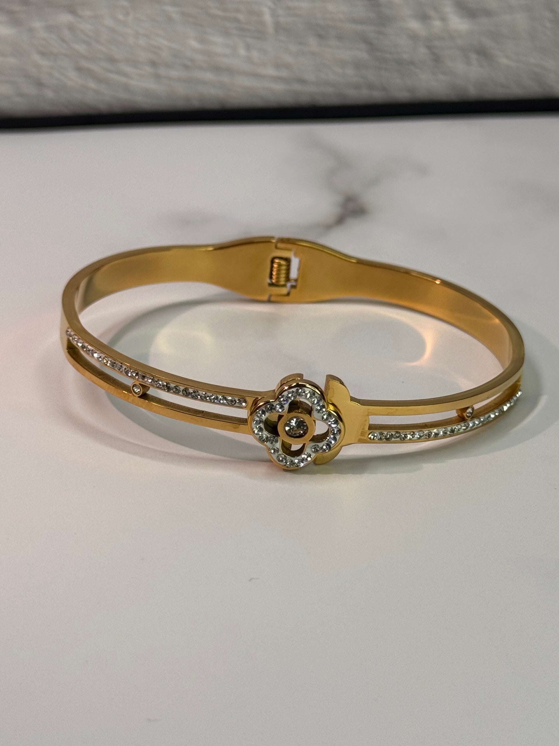 Soraya 4 leaf gold clover Bangle