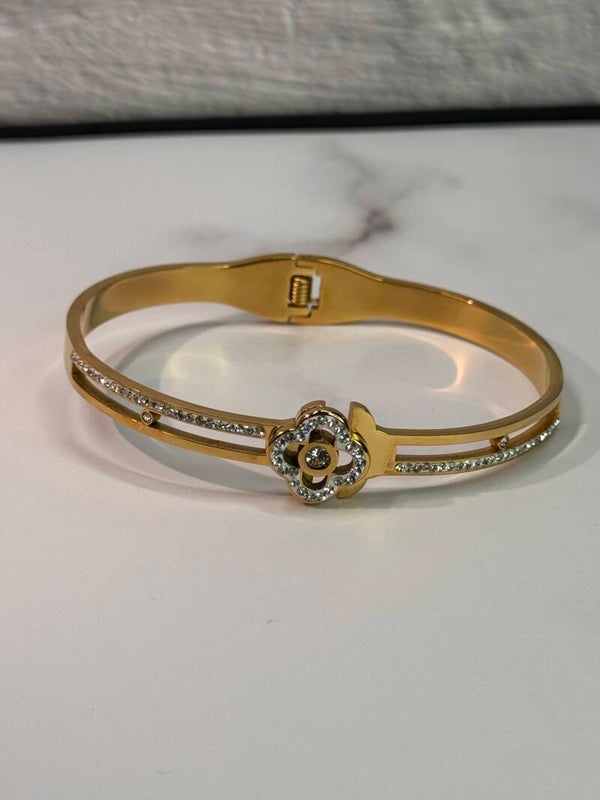 Soraya 4 leaf gold clover Bangle