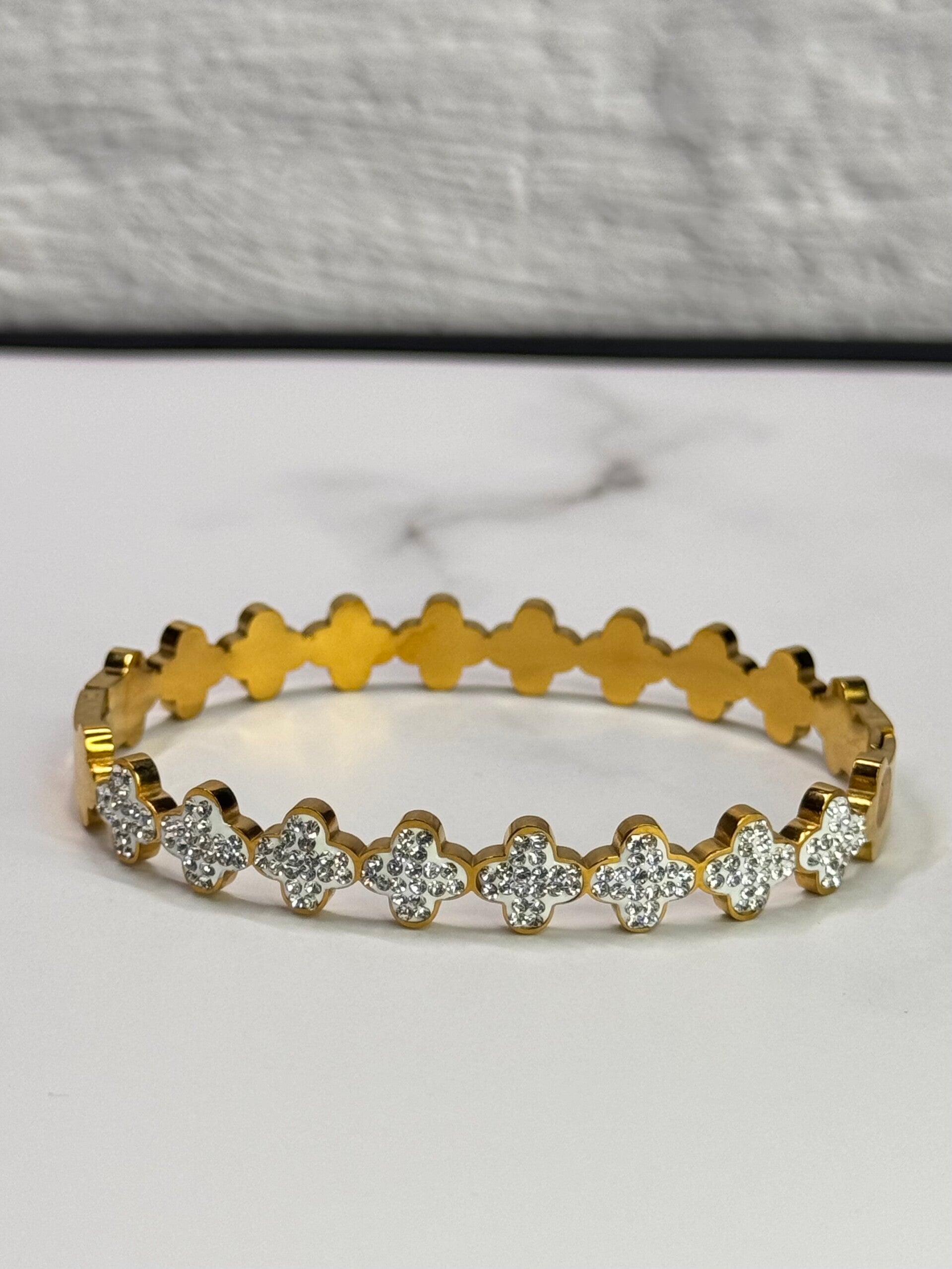 Vera 4 leaf gold clover Bangle