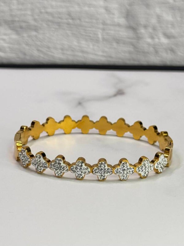 Vera 4 leaf gold clover Bangle