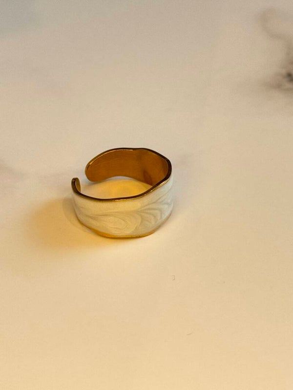 Bold Golden Marbled Ring