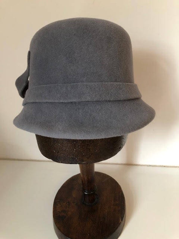 grijs hoedje