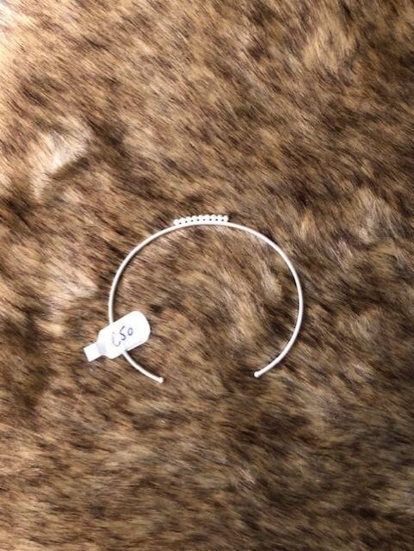 rond armbandje met bolletje
