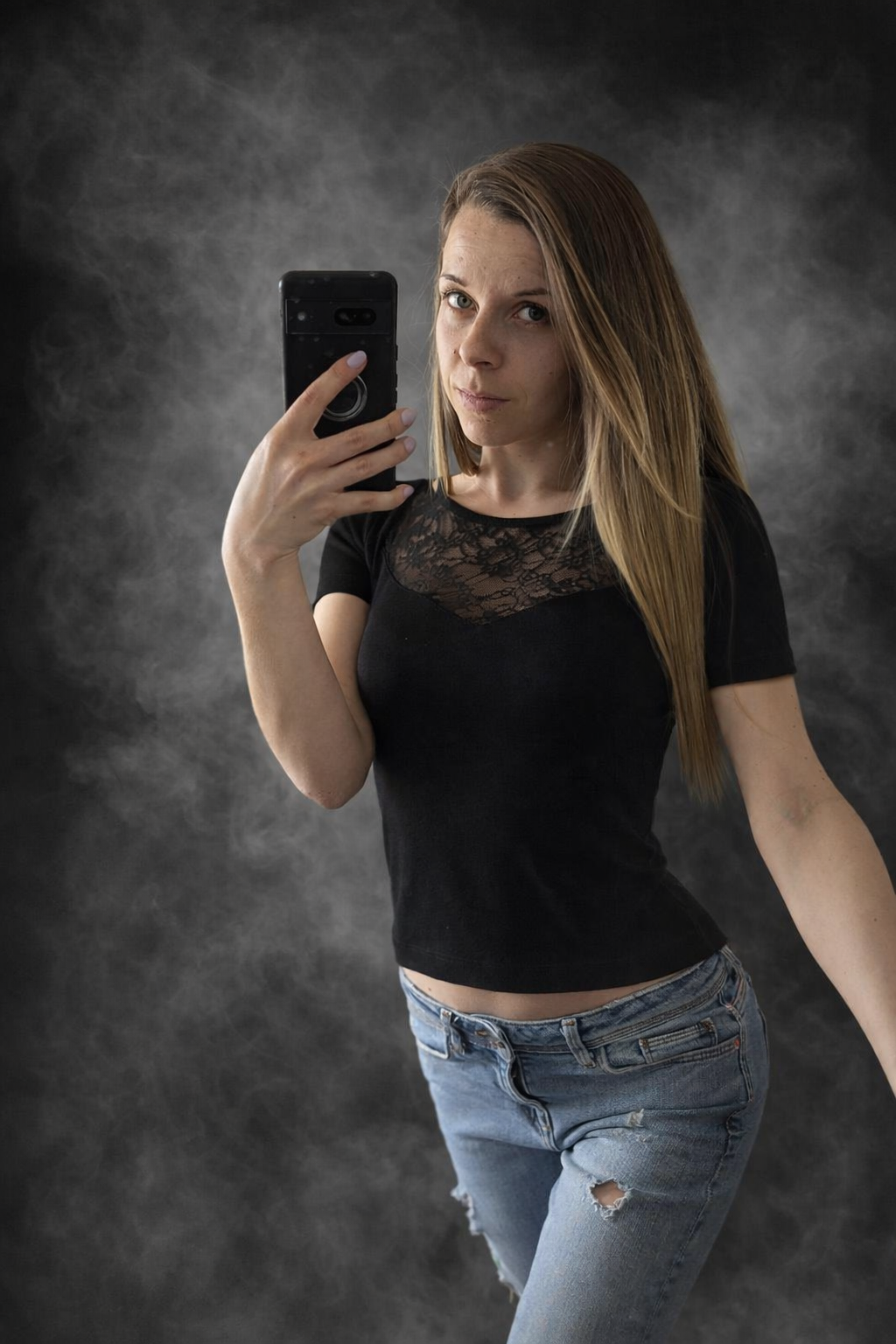 lifestyle-model-lange-haare-spiegel-selfie.jpg