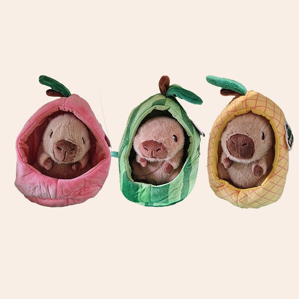 Capybara in fruit huisje