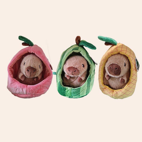 Capybara in fruit huisje