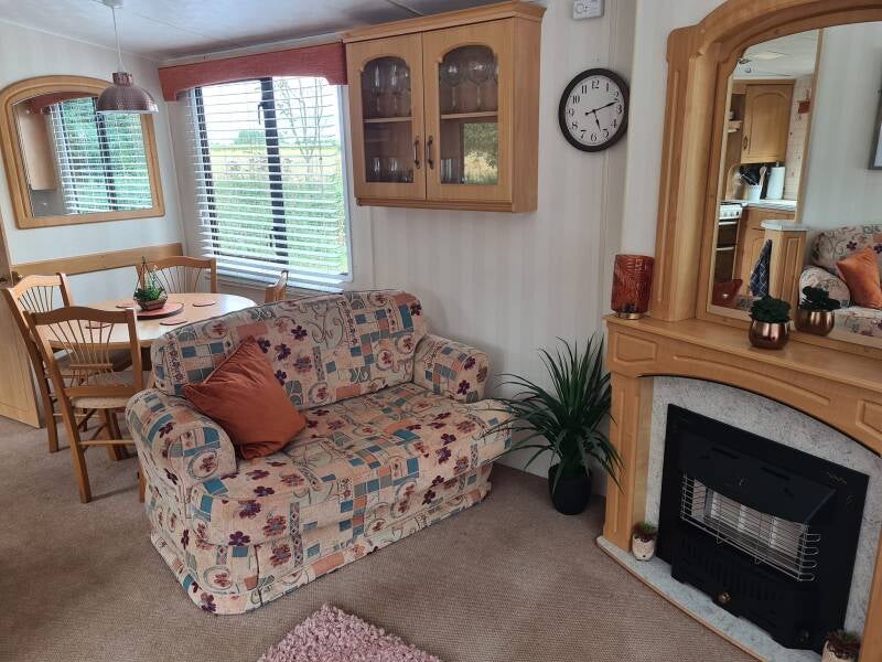 An image of the living and dining areas at Hot Tub Retreat