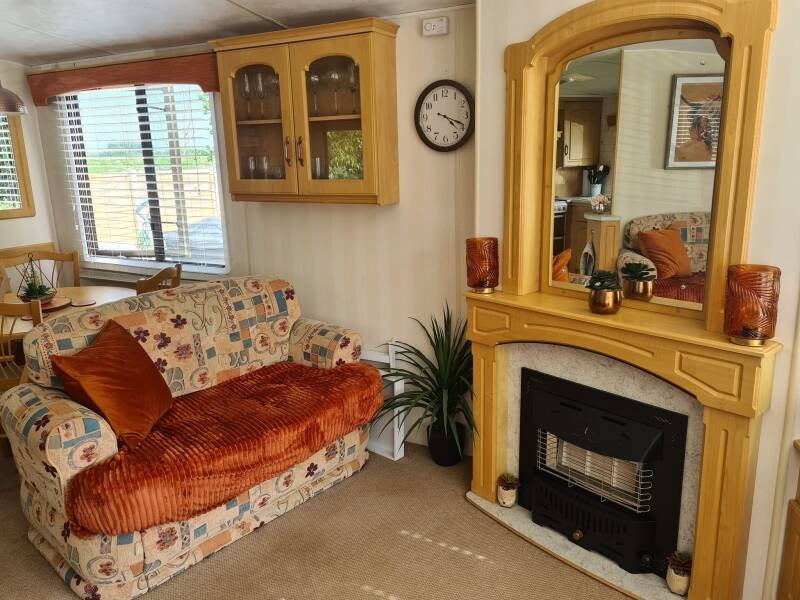 An image of the living and dining areas at Hot Tub Retreat