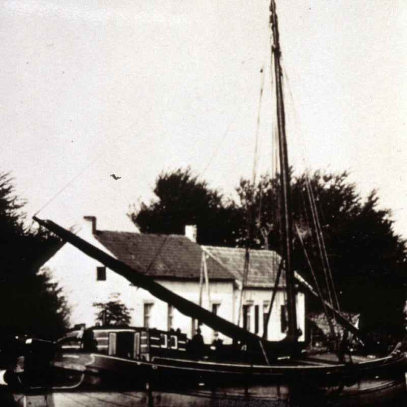 LageKanaaldijkzeilbootinkanaal.jpg