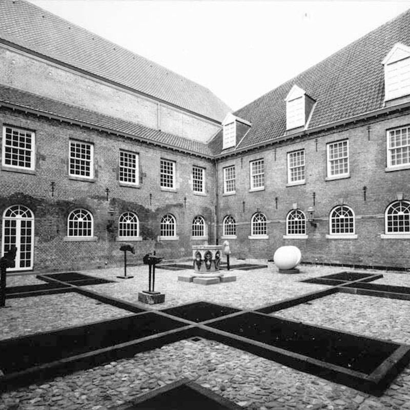 RHCL-collGAM-Lahaye-13949-Bonnefantenstraat-1969-binnenplaats-1.jpg