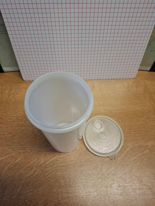 Shaker Tupperware