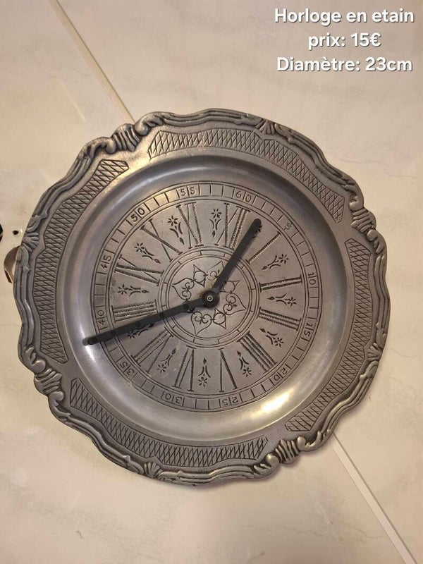 Horloge en etain à pile
