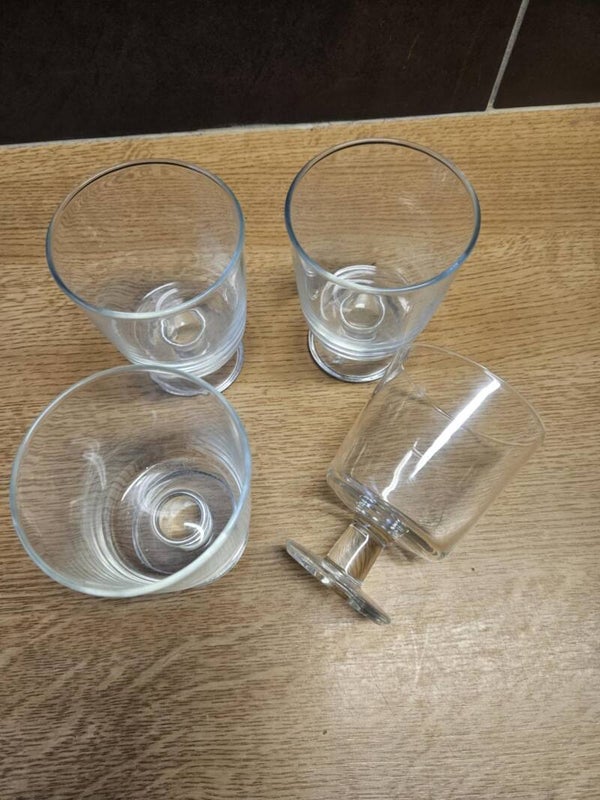 Lot de 4 verres à eau avec pied fin