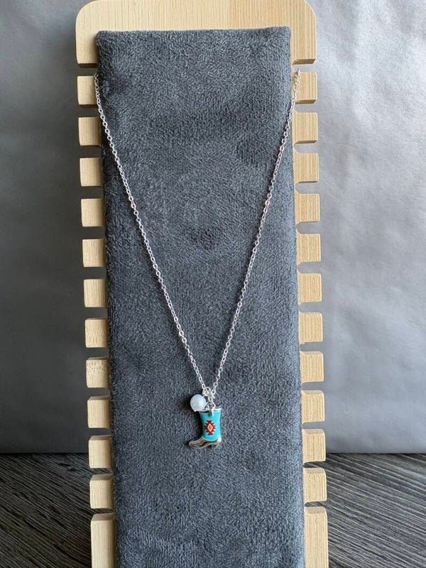 ketting met cowboylaars bedel