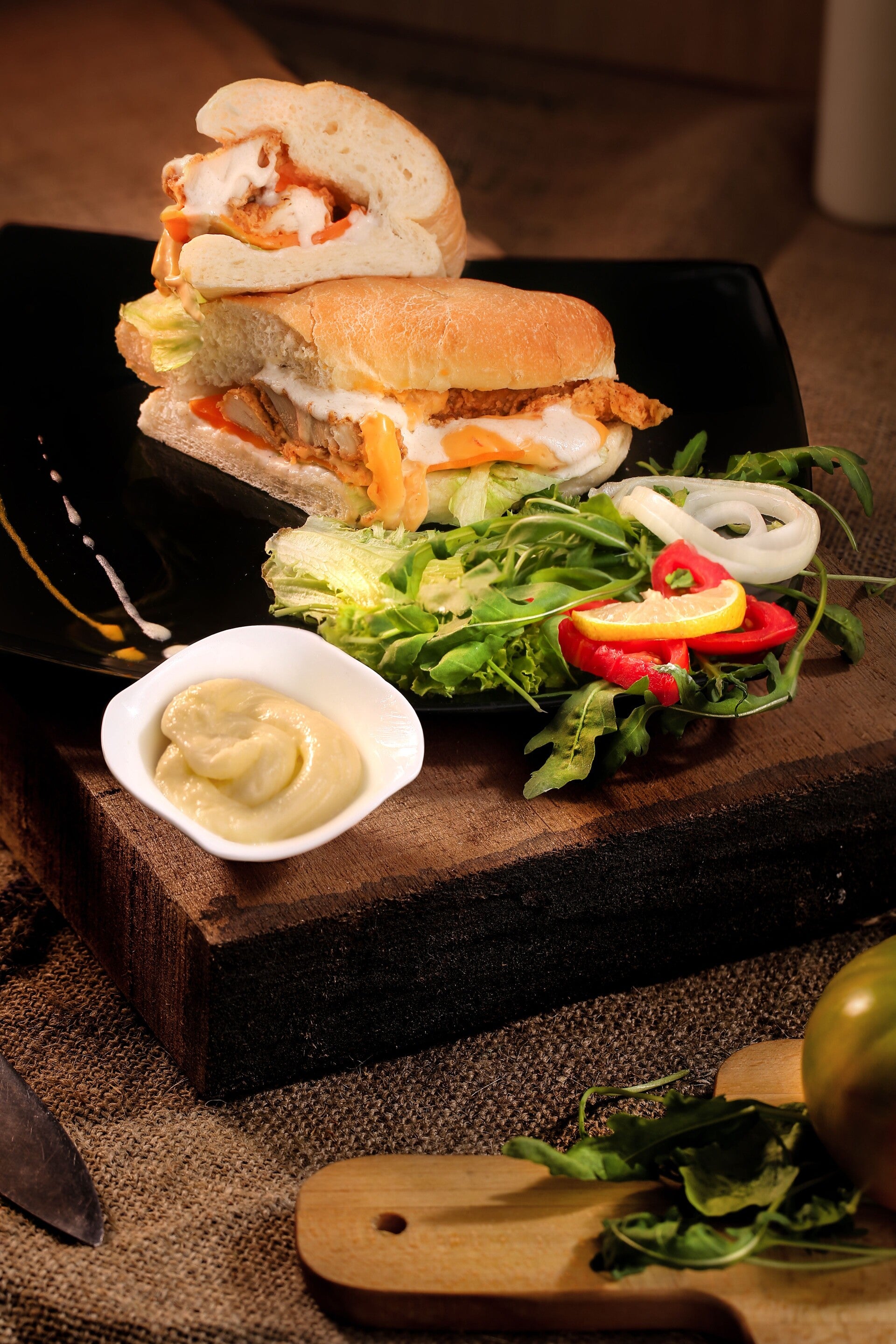 Broodje gezond met kip en vinaigrette.