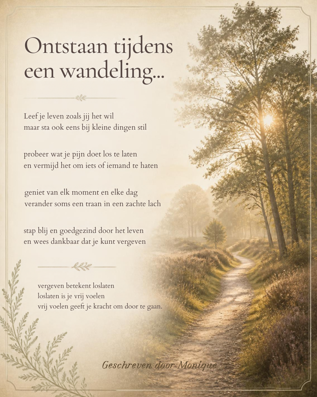 Inspirerend wandelgedicht van Monique naast een zonnig bospad, met een boodschap over loslaten, vergeven en genieten van kleine momenten.