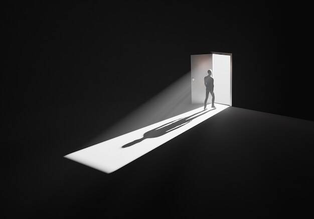 Silhouet van een man die rustig door een deur loopt.