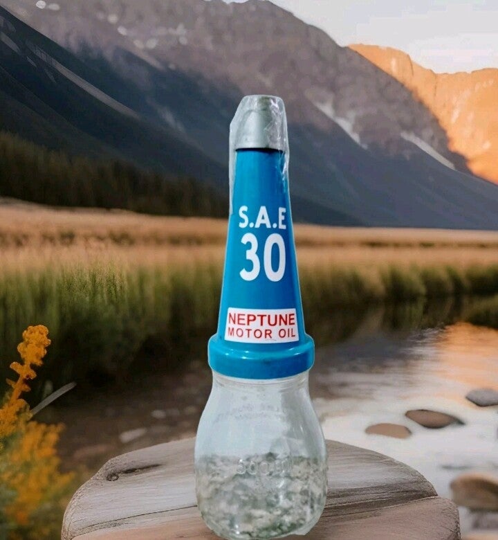 Vintage Neptune 1 Litre Motor Oil Sae30 with Pourer and Cap