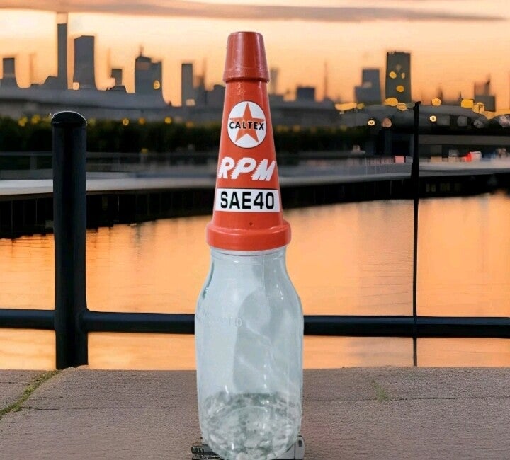 Vintage Caltex RPM 1 litre Glass oil Bottle with pourer Sae40 and cap