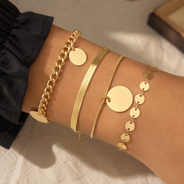 4-delige Goudkleurige Dames Armbandenset – Verstelbare Layering Armbanden met Schakelketting, Herringbone, Snake Chain en Muntjesarmband
