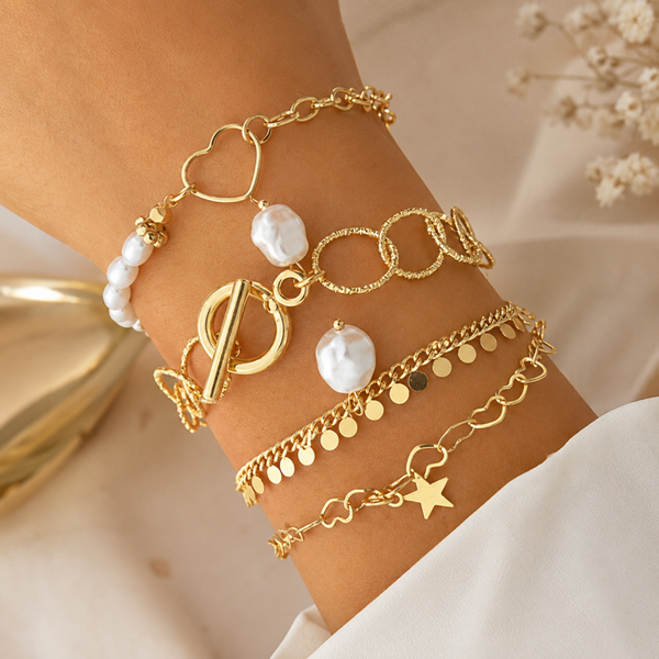 Armbandenset Dames 4 Delig Goudkleurig – Armbanden met Parels, Hartjes en Sterretjes – Verstelbare Sieraden Set voor Vrouwen