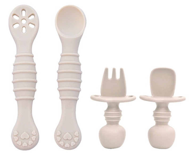 Siliconen Baby Bestekset – 2 Sets (Groot & Klein) – Ergonomische Greep – BPA-vrij – Crème – Vanaf 6 Maanden